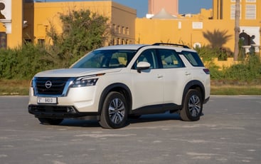 Alquile Nissan Pathfinder (Perla blanca), 2025 en Sharjah