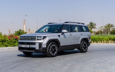 在哈伊马角租车 租 现代圣达菲 (银), 2024