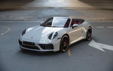 Alquile Porsche 911 Carrera GTS (Plata), 2024 en Ras Al Khaimah