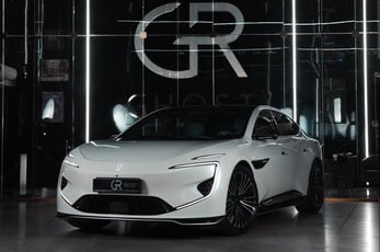 在阿布扎比 租 AVATR 12 (白色), 2025