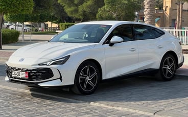 Huren van MG 7 (Wit), 2025 in Ras Al Khaimah