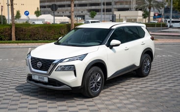 在哈伊马角租车 租 日产X-Trail (白色), 2025