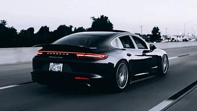 Renty en premium mobiliteit in Dubai: luxe autoverhuur en veilig rijden