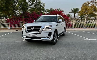 在迪拜 租 Nissan Patrol Platinium (白色), 2022