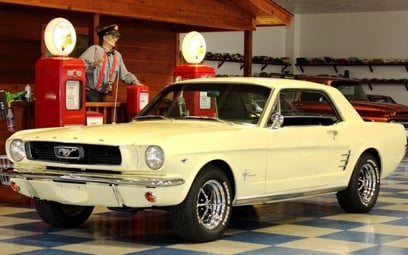 在迪拜 租 Ford Mustang (米色), 1966