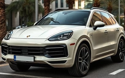Porsche Cayenne (Beige), 2023 in affitto a Dubai