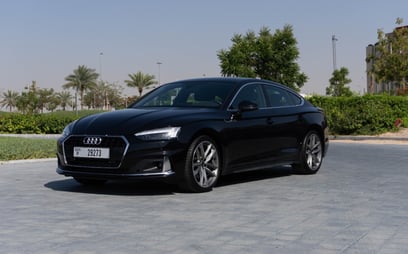 Audi A5 (Negro), 2024 para alquiler en Sharjah
