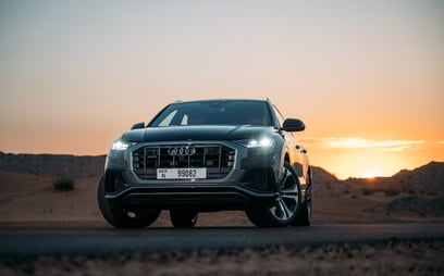 Audi Q8 (Noir), 2022 à louer à Ras Al Khaimah