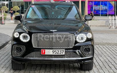 Bentley Bentayga (Negro), 2021 para alquiler en Dubai