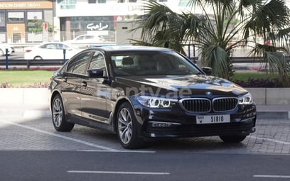 BMW 5 Series (Negro), 2019 para alquiler en Sharjah