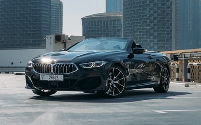 BMW 840i cabrio (أسود), 2022 - عروض التأجير في دبي