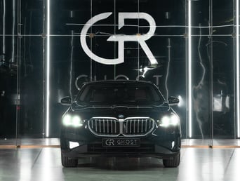 BMW 520i (Nero), 2025 in affitto a Dubai