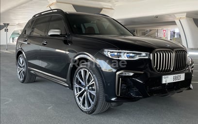 BMW X7 M50i (Schwarz), 2021  zur Miete in Dubai