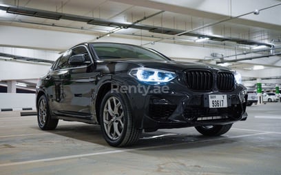 2020 BMW X4 with X4M Body Kit (Noir), 2020 à louer à Dubai