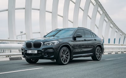 BMW X4 (Schwarz), 2021  zur Miete in Dubai