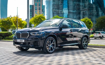 BMW X5 (Schwarz), 2023  zur Miete in Dubai