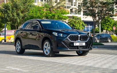BMW X2 (Negro), 2025 para alquiler en Dub&aacute;i