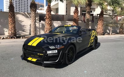 Ford Mustang V8 cabrio (Schwarz), 2020  zur Miete in Abu Dhabi