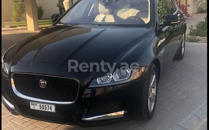 Jaguar XF (Schwarz), 2019  zur Miete in Dubai