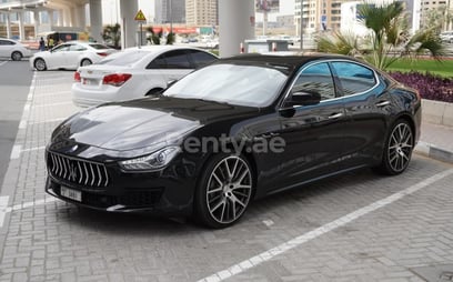 Maserati Ghibli (Noir), 2019 à louer à Sharjah