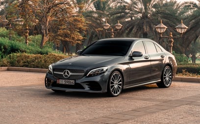 Mercedes C200 (Черный), 2022 для аренды в Абу-Даби