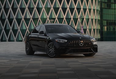 Res&uuml;'l-Hayme'de kiralık Mercedes C63S AMG (Siyah), 2024
