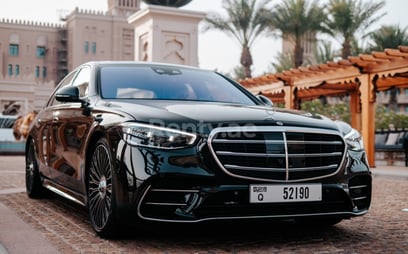 Mercedes S500 Class (Черный), 2021 для аренды в Дубай