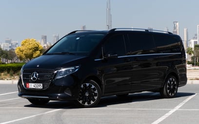 Mercedes V300 Avantgarde Extra Long (Negro), 2025 para alquiler en Abu Dhabi