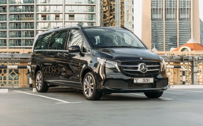 在迪拜 租 Mercedes V250 (黑色), 2023