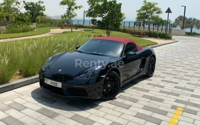 Porsche Boxster 718 (Negro), 2022 para alquiler en Dubai