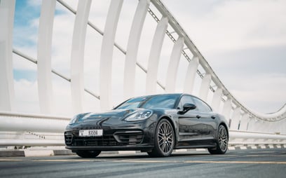 Porsche Panamera (Schwarz), 2021 zur Miete in Ras Al Khaimah