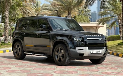 Range Rover Defender HSE V6 (Черный), 2023 для аренды в Дубай