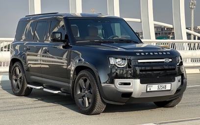 Range Rover Defender HSE V6 (Zwart), 2023 te huur in Ras Al Khaimah