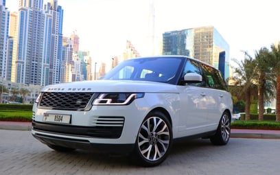 Range Rover Vogue (Negro), 2021 para alquiler en Dubai