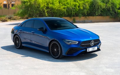 在阿布扎比 租 梅赛德斯CLA200 (蓝色), 2025