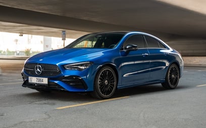 在阿布扎比 租 梅赛德斯CLA200 (蓝色), 2026