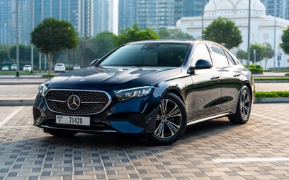 Mercedes E200 (Blu), 2025 in affitto a Ras Al Khaimah
