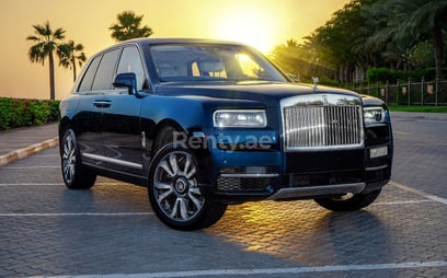 在迪拜 租 Rolls Royce Cullinan (蓝色), 2021