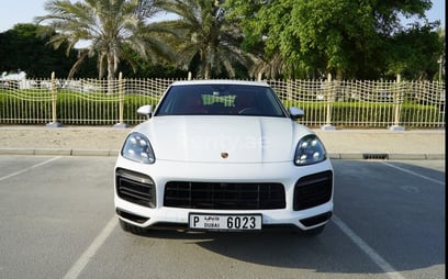 Porsche Cayenne (Blanco Brillante), 2019 para alquiler en Dubai