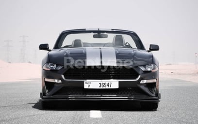 在哈伊马角租车 租 Ford Mustang cabrio V8 (深灰色), 2020