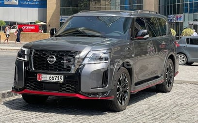 Nissan Patrol V8 Nismo (Gris Oscuro), 2022 para alquiler en Dubai