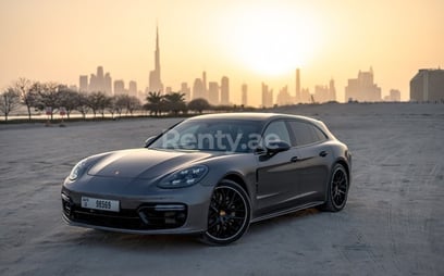 Porsche Panamera 4S Turismo Sport (Gris Oscuro), 2018 para alquiler en Dubai
