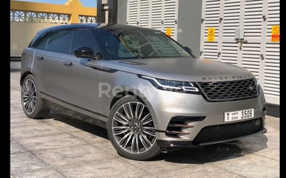 Range Rover Velar (Темно-серый), 2018 для аренды в Дубай