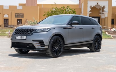 Range Rover Velar (Gris Foncé), 2022 à louer à Abu Dhabi