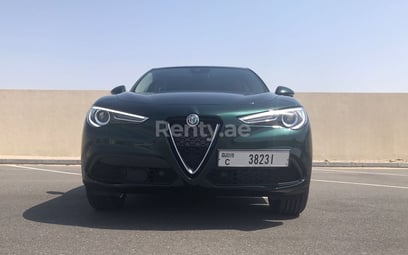 Alfa Romeo Stelvio (verde), 2022 in affitto a Dubai