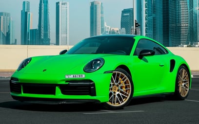 Porsche 911 Carrera Cabrio (Gr&uuml;n), 2021 zur Miete in Sharjah