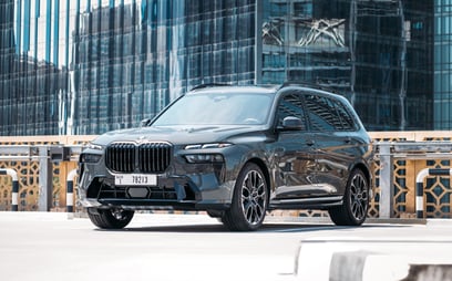 BMW X7 40i (Grau), 2023  zur Miete in Dubai