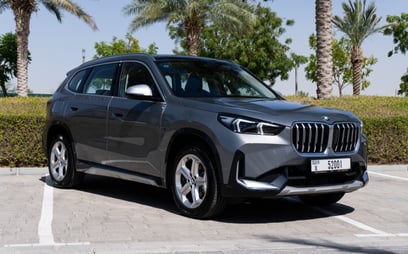 BMW X1 (Grise), 2024 à louer à Abu Dhabi