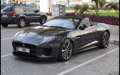 Jaguar F-Type (Grau), 2019  zur Miete in Sharjah