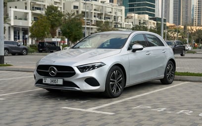 Mercedes A180 (Grau), 2023 zur Miete in Sharjah